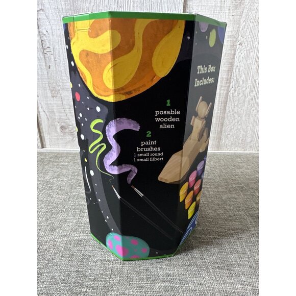 Paint & Play Alien Explorer Wooden Spaceship Craft Kit With Paints & Brushes - Picture 5 of 6